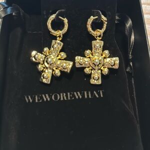WEWOREWHAT Gold Hammered Pendant Earrings BRAND NEW